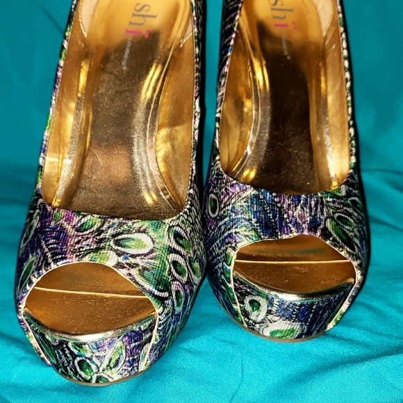 Shoes - Picture 6 of 8